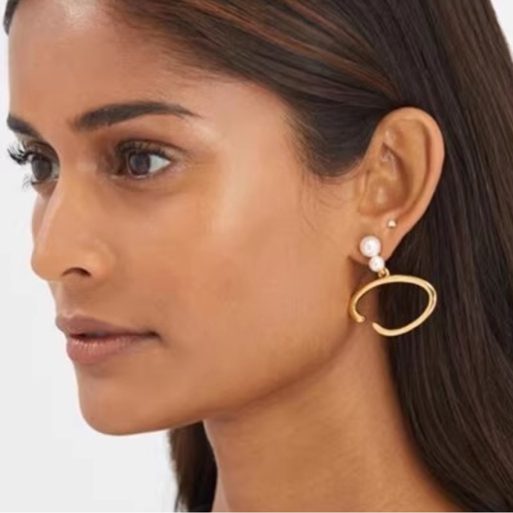 Oscar de la Renta • Pearl drop Signature “O” Hoop Earrings